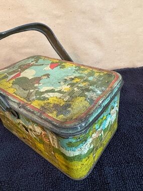 Vintage Girl Scout Metal Tin Lunch Box